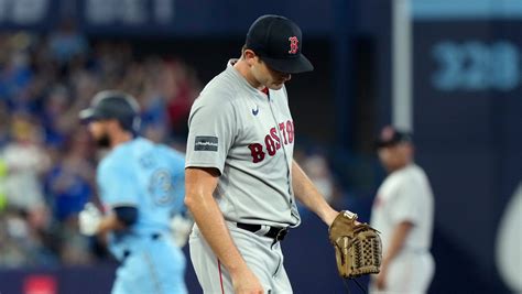 Red Sox RHP Garrett Whitlock leaves after 1 inning with tight right elbow